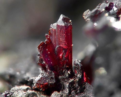 سنگ یاقوت چیست