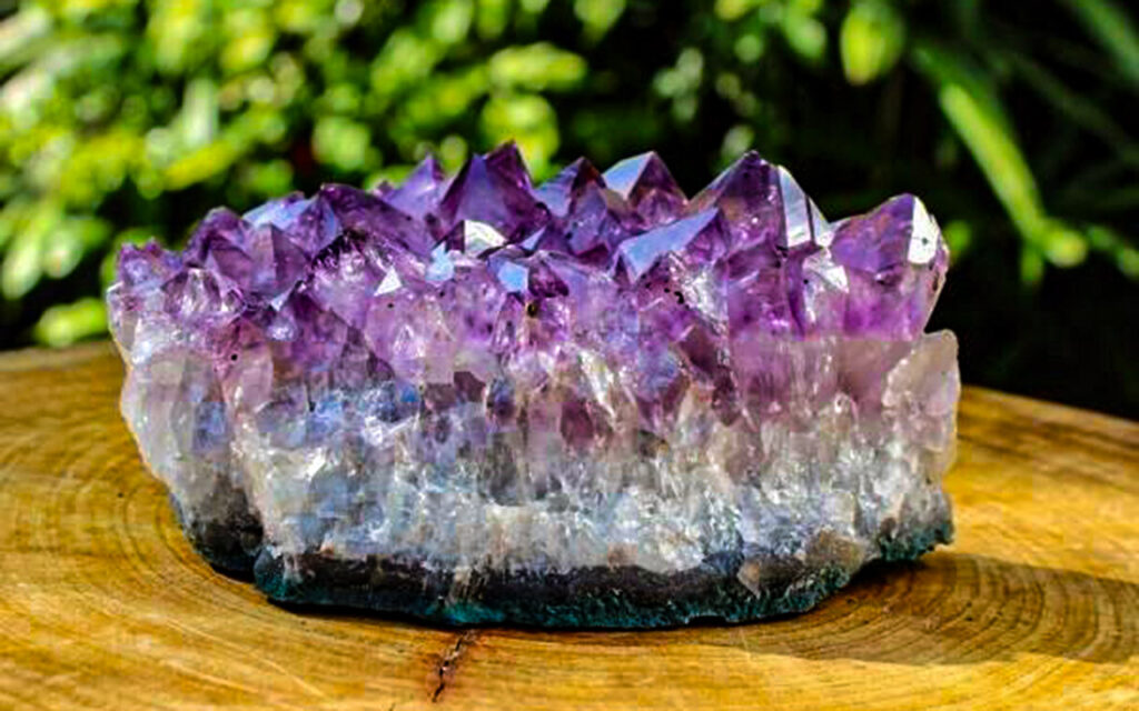 بلورهای سنگ آمیتست